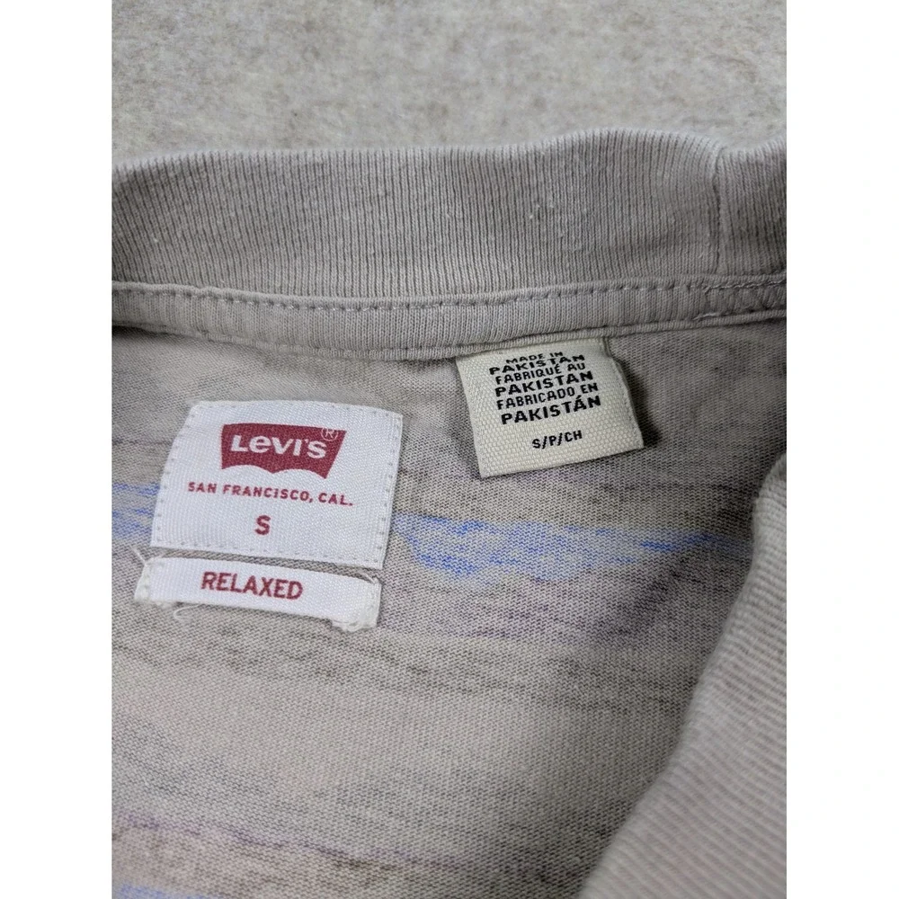 Levi's Red‎ Tab Vintage T-Shirt Size Small Relaxed Fit Mountain Line AOP Skater